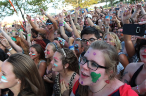 Bunbury Music Fest, 2014.  Fans and crashers alike jam to Bunbury bands.  PHOTO VIA WCPO.COM